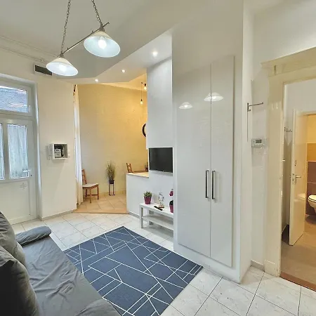 Trendy Spacious, Parking, Downtown, Ruin Pubs! Appartement Budapest
