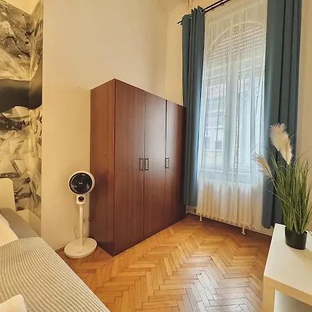 Trendy Spacious, Parking, Downtown, Ruin Pubs! Appartement