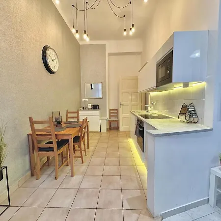 Trendy Spacious, Parking, Downtown, Ruin Pubs! Appartement