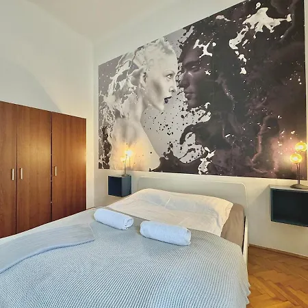 Trendy Spacious, Parking, Downtown, Ruin Pubs! Apartment Budapest