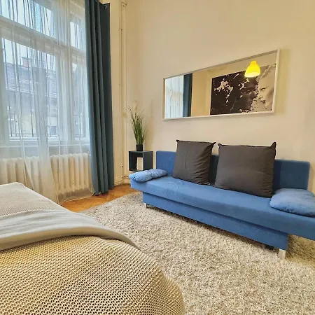 Apartment Trendy Spacious, Parking, Downtown, Ruin Pubs! Budapest
