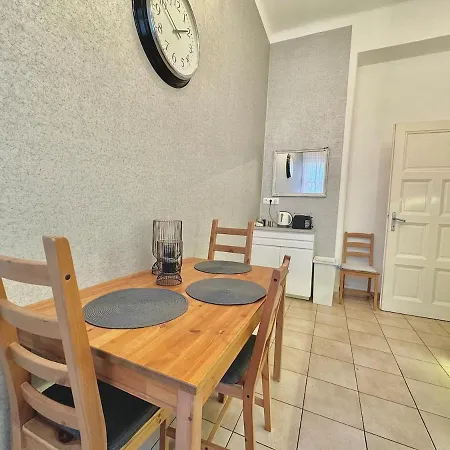 Trendy Spacious, Parking, Downtown, Ruin Pubs! * Budapest