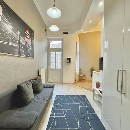 Trendy Spacious, Parking, Downtown, Ruin Pubs! Apartment Budapest